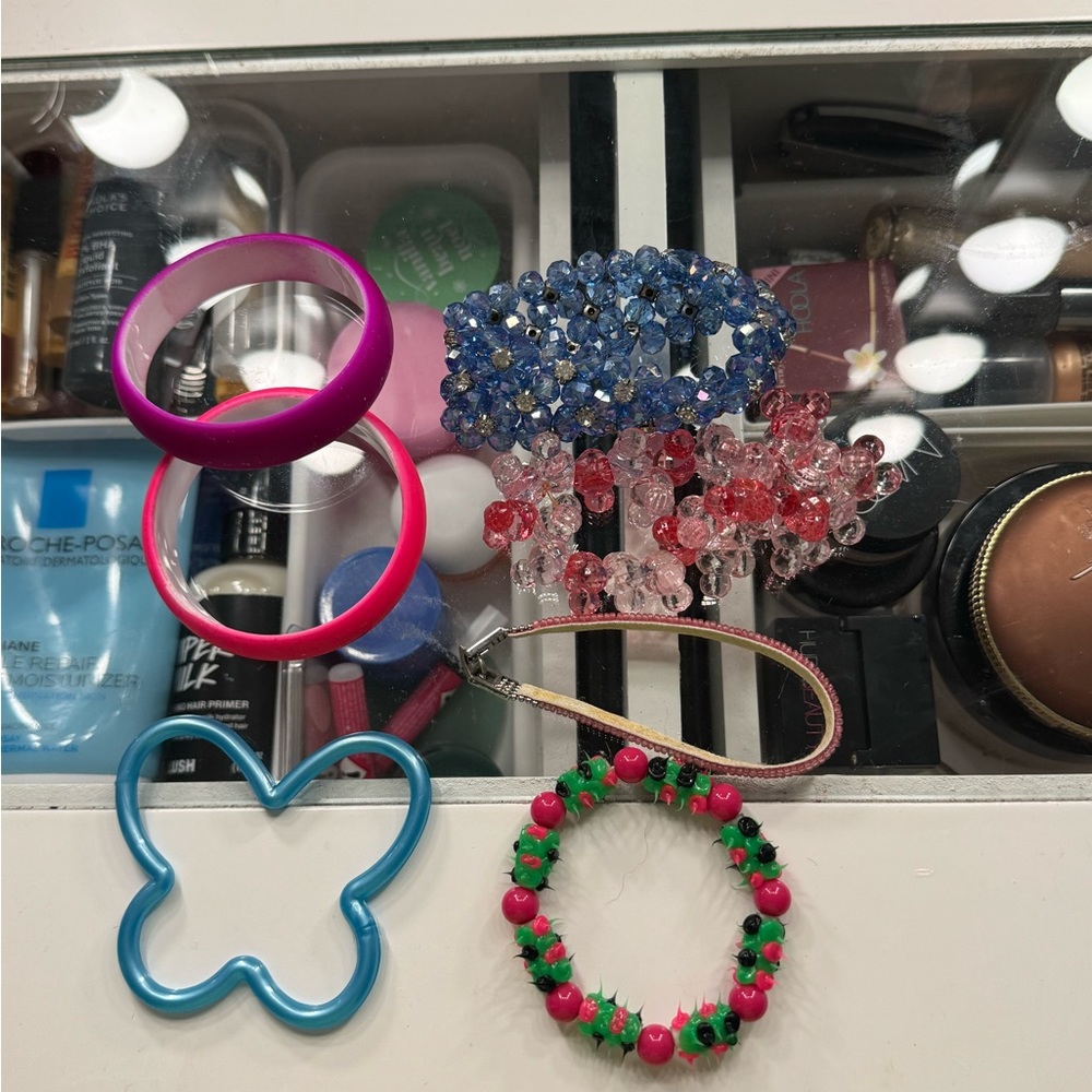 ASSORTED 7PCS FUN CHILDRENS BRACELETS